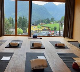 Österreich Yogaferien im schönen Yogaraum im Hotel Bergkristall