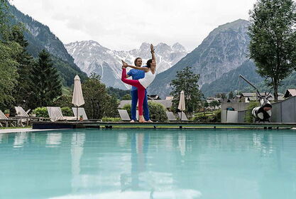 Yoga Retreat in Valavier mit Pter und Samira am Pool