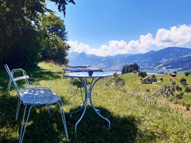 Blick vom Kulturkloster Altorf in die Berge